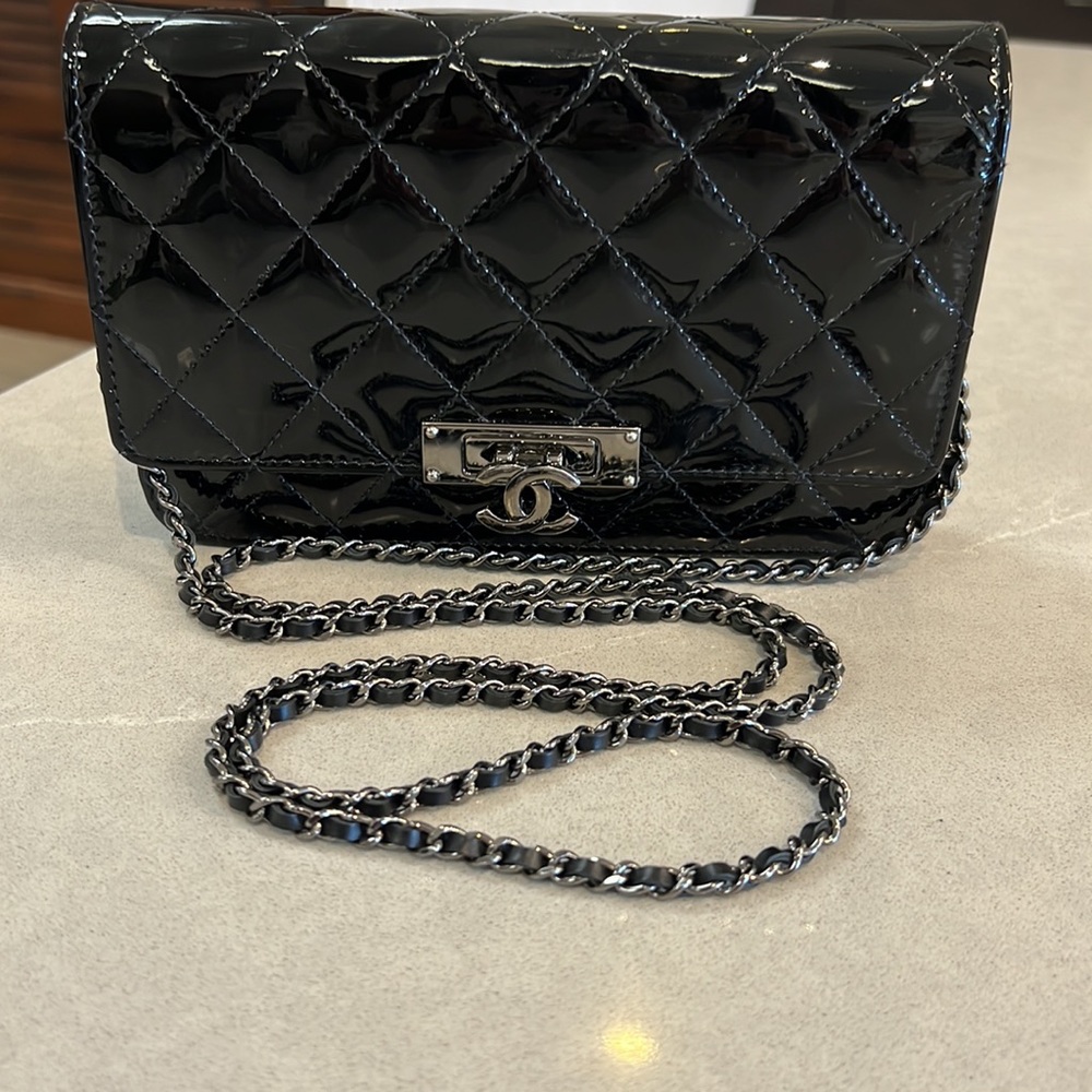 Patent leather black mini crossbody bag. - Picture 5 of 5